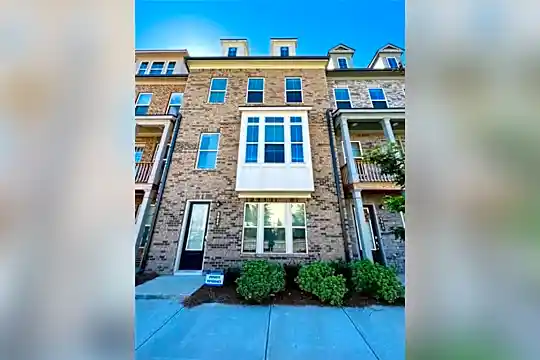 5020 Pinckney Ln Photo 1