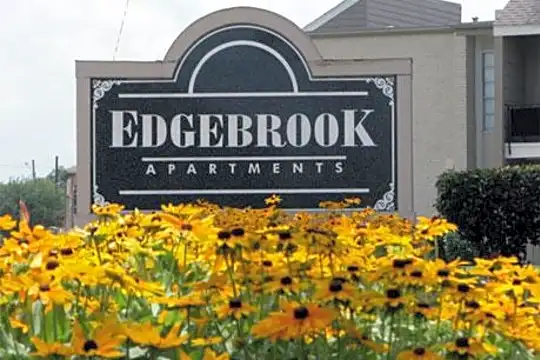 Edgebrook Photo 2