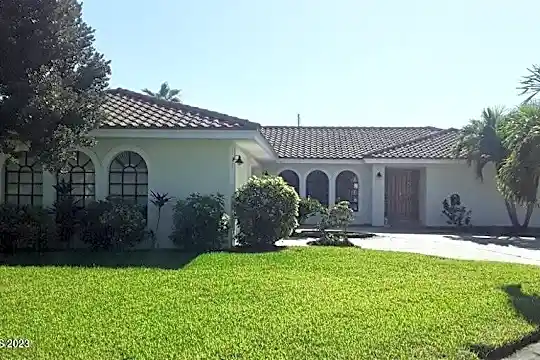 655 Seville Ct Photo 1