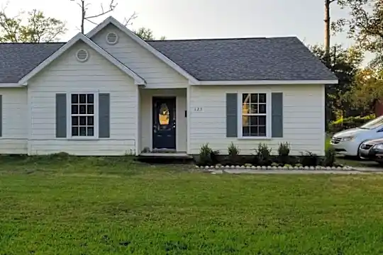 125 Seaman Dr Photo 1
