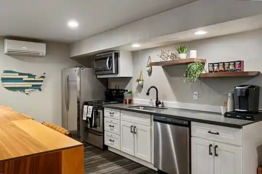 Cedarwood Apartments Photo 1