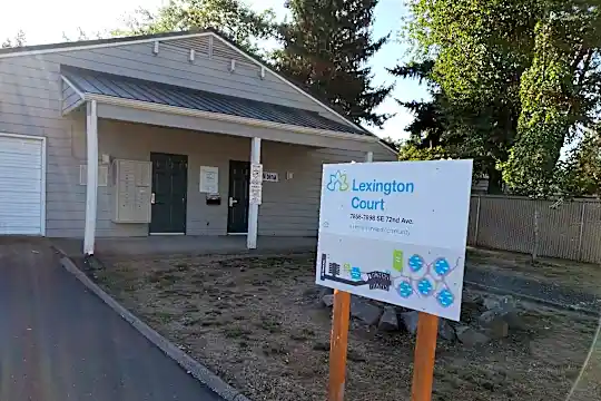 Lexington Court Photo 2