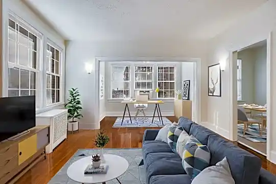 The Paramount Apartments Photo 2