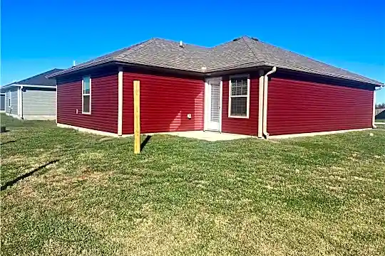 820 S Parrot Ln Photo 2