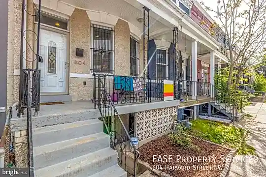 604 Harvard Street NW Photo 2