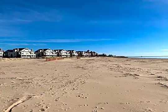 837 Beachfront Dr Photo 2