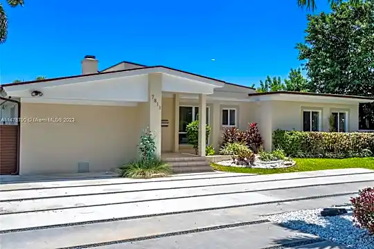 7811 Beach View Dr Photo 2