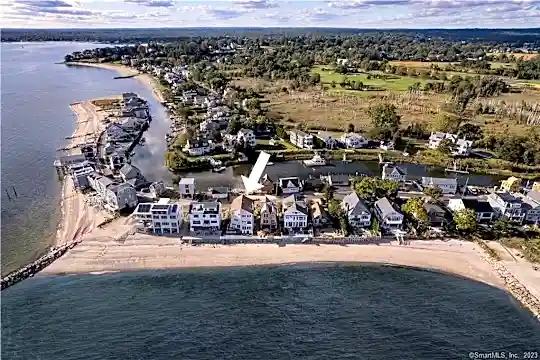 2087 Fairfield Beach Rd Photo 2