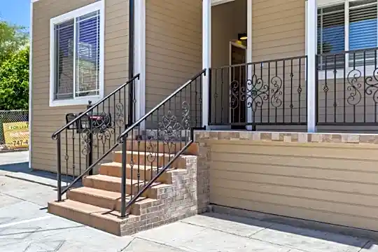2043 E Cesar E Chavez Ave Photo 1