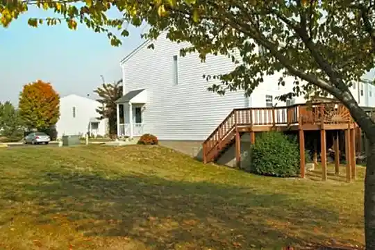 Frederick Villas / Ballenger Woods Townhouses Photo 2
