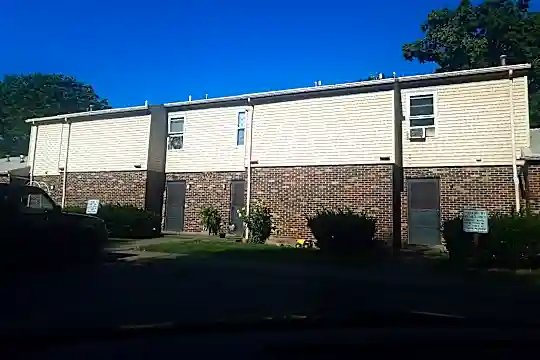 W K Elliot Garden Apartments Photo 1