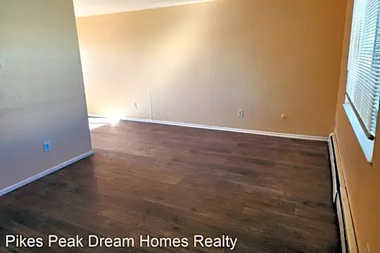 17 University Dr Photo 2