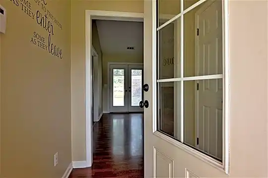 110 Riverside Walk Photo 2