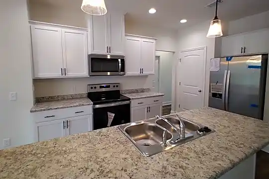 584 Grayson Ave Photo 2