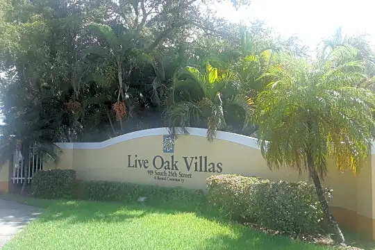 Live Oak Villas Photo 2