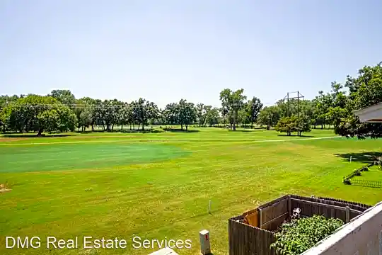 3212 Meadow Ave Photo 2