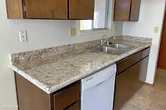 2750 Park Ave Photo 1