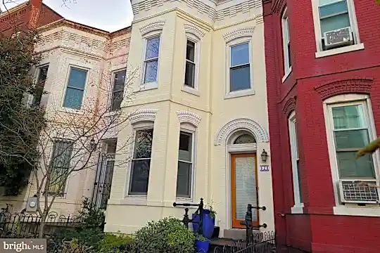 520 4th St NE Photo 1