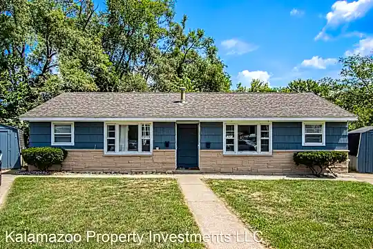 1021 Avondale Cir Photo 2