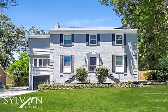 811 Arbutus Dr Photo 2