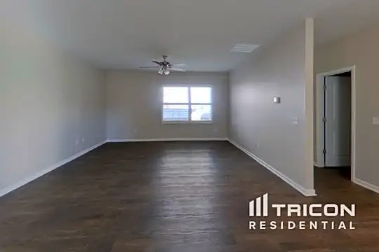 1041 Lonergan Circle Photo 2