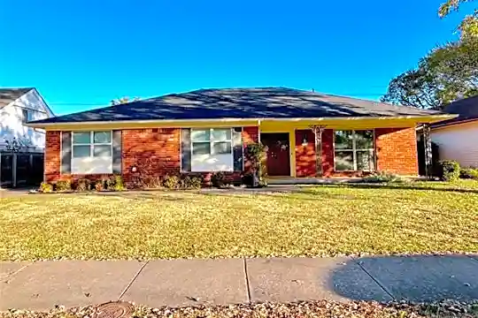 6735 E 51st Pl Photo 1