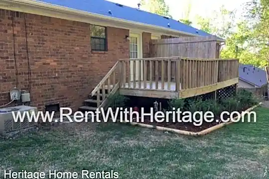 1704 Nutmeg St Photo 2