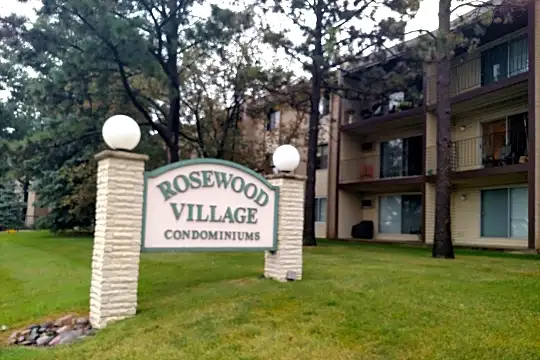 Rosewood Village condominiums Photo 2