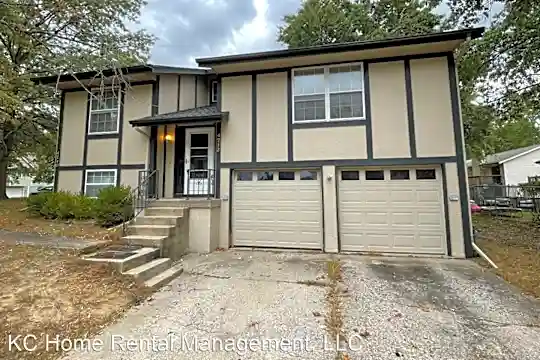 4710 NW 78 St Photo 1
