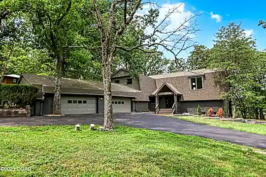 5554 Riverside Dr Photo 2