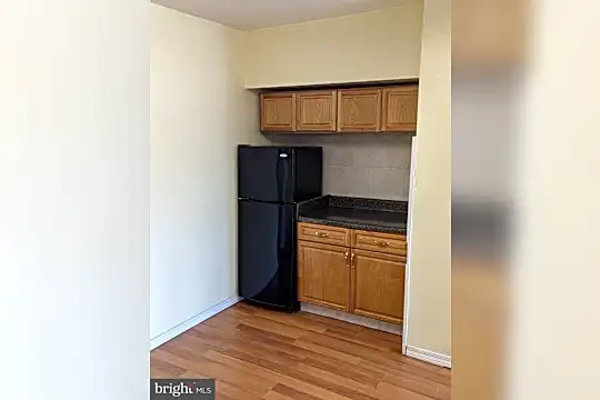 520 Tasker St Photo 2