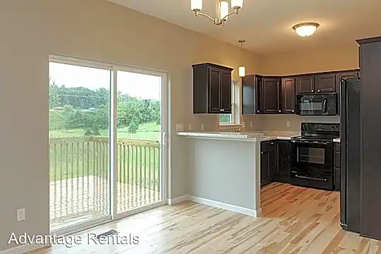 1041 Manitou Trail Photo 2