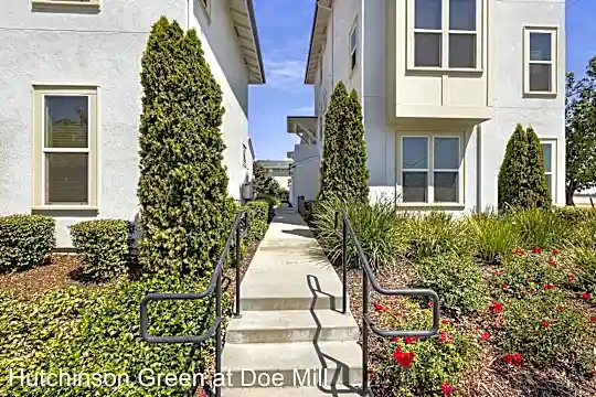 Hutchinson Green at Doe Mill Photo 1