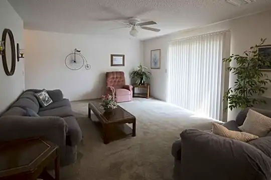 Magnolia Lake Apartment Photo 2