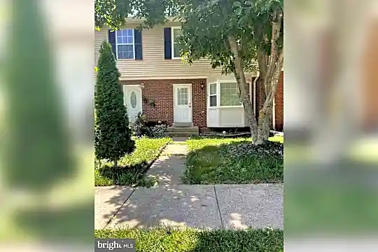 3413 Castle Hill Dr Photo 1
