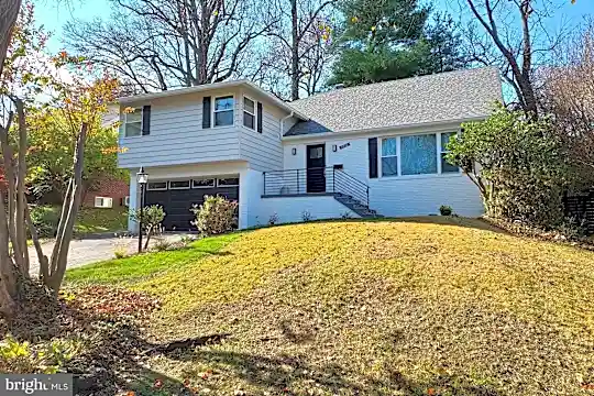 9410 Linden Ave Photo 2