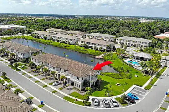 511 Pioneer Way Photo 2