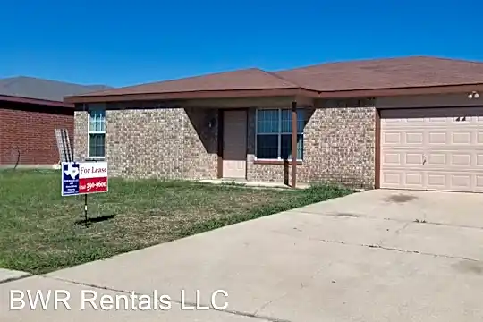 4311 Janelle Dr Photo 2