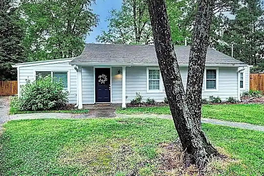 3940 Forrest Ct Photo 2