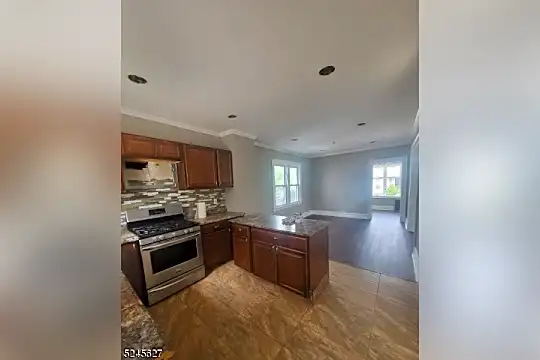 6 Park Dr N Photo 2