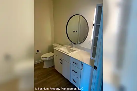 Modern Brand New Apartments with Views / Gym / in unit laundry Photo 1