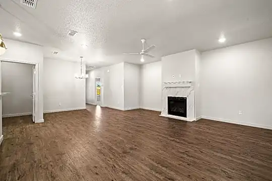 10906 Aberdeen Ave Photo 2