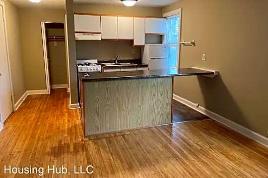 535 N Asbury St Photo 2