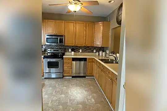 105 Sir William Ln Photo 2