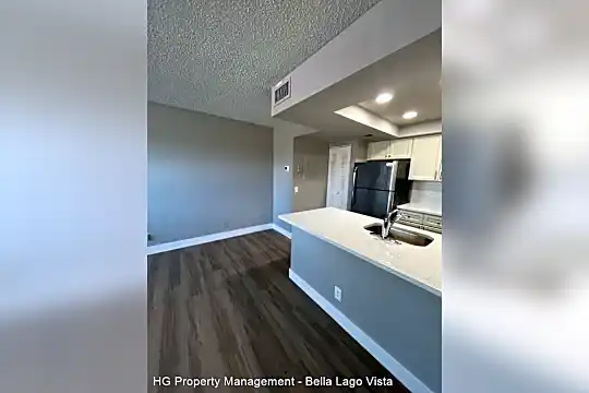 738 Executive Center Dr Photo 2