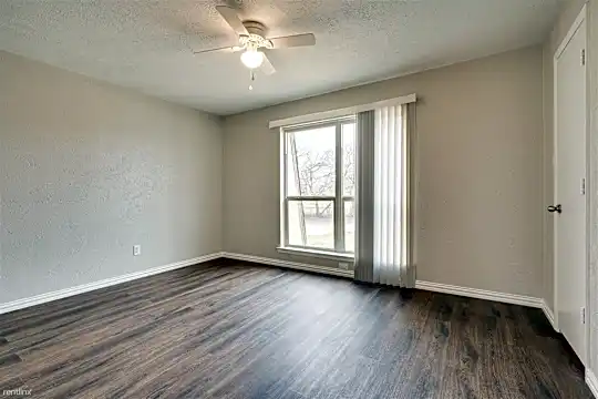 604 Fallmeadow Ct Photo 2