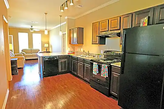 Park Central Apartments Photo 2