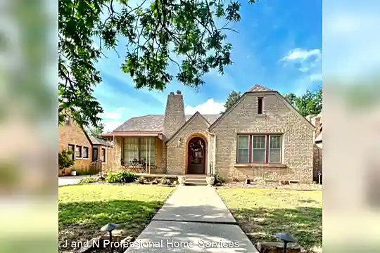 2315 NW 26th St Photo 1