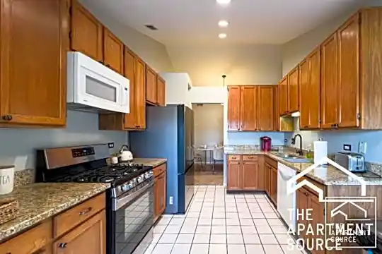 5S525 Scots Dr Photo 1