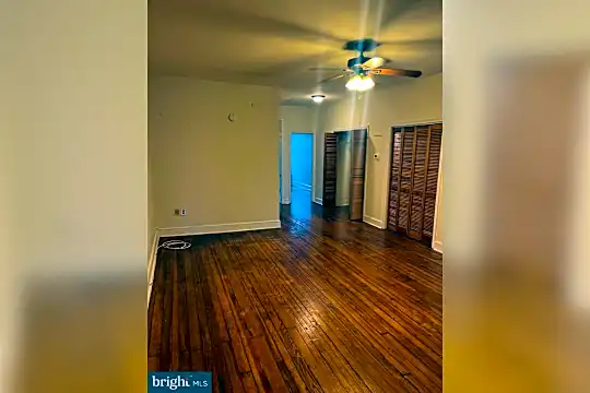 2215 Brookfield Ave Photo 2